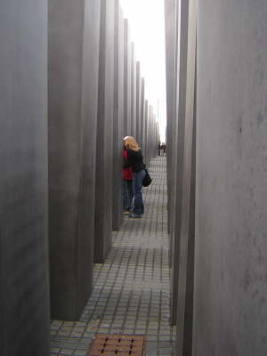 Lena und Franzi_Jdisches Denkmal