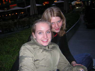 Sony Center_Lena und Simi2